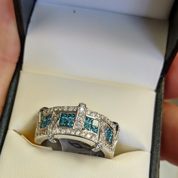 18k blue & white diamond ring - Picture 3 of 12